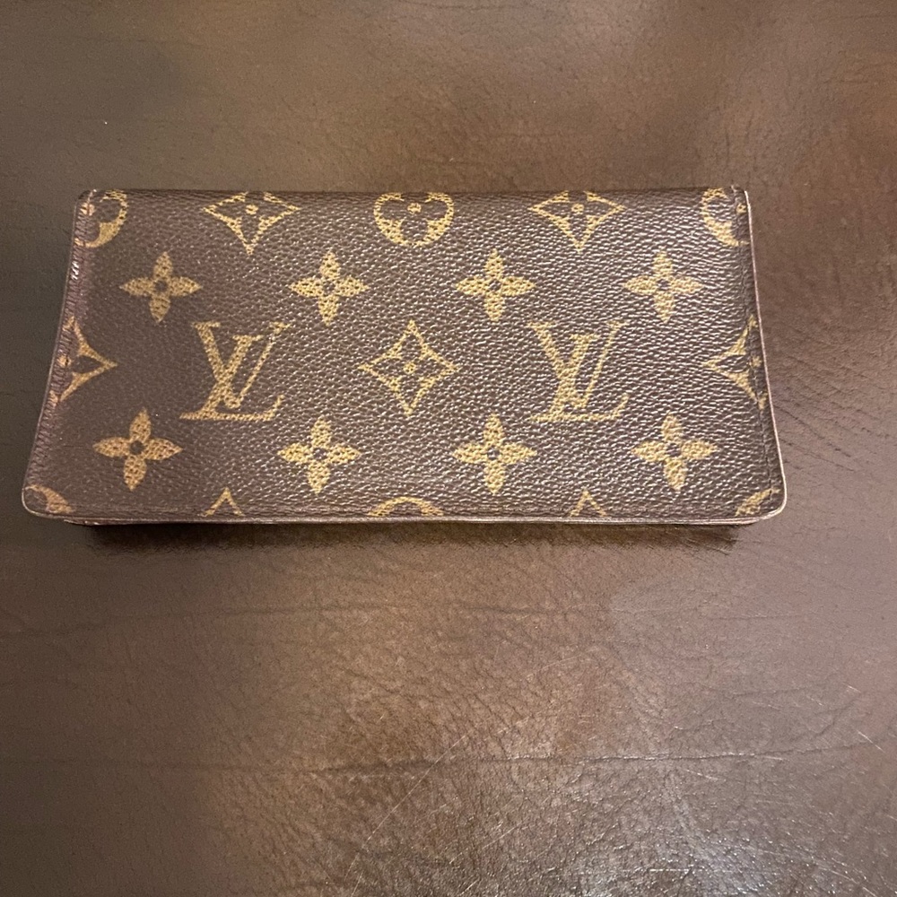Louis Vuitton check book cover date code SDO959